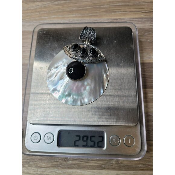 Meran Sterlng Silver, Mother of Pearl & Onyx Large Round Ornate Pendant 161 - Picture 2 of 9